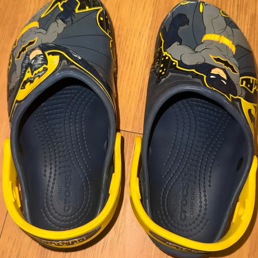 Crocs Batman Clogs Kids J3 Black Yellow DC Comics Slip-On Shoes